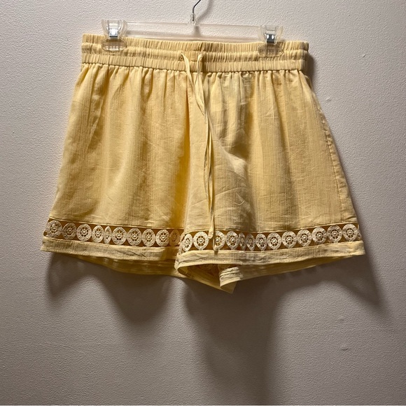 H&M Pants - Divided Boho Chic Trendy Lace Trim Drawstring  Shorts, Sz M, Sherbet Yellow